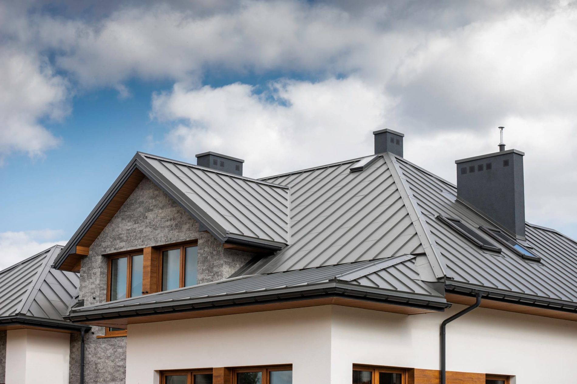 Savoy modular snap lock seam roofing on a contemporary house — VY Build